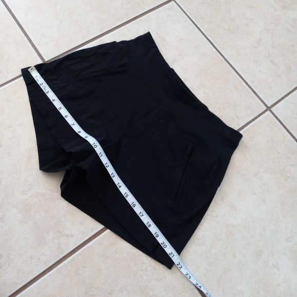 Athleta Trekkie North 3" Short Black 4 - Picture 16 of 16